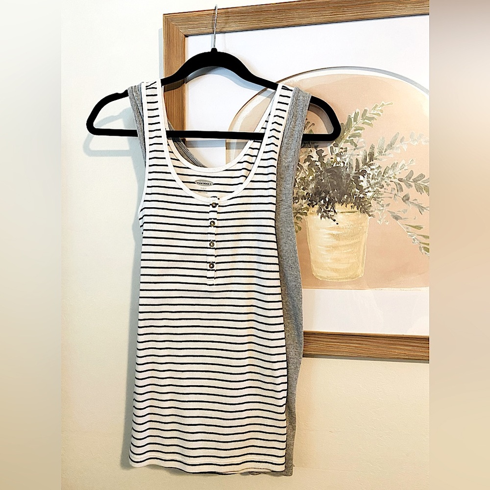 EUC-Old Navy-Size M-Ribbed-Black/white striped, Grey-Tank Tops-Selling as a Set.